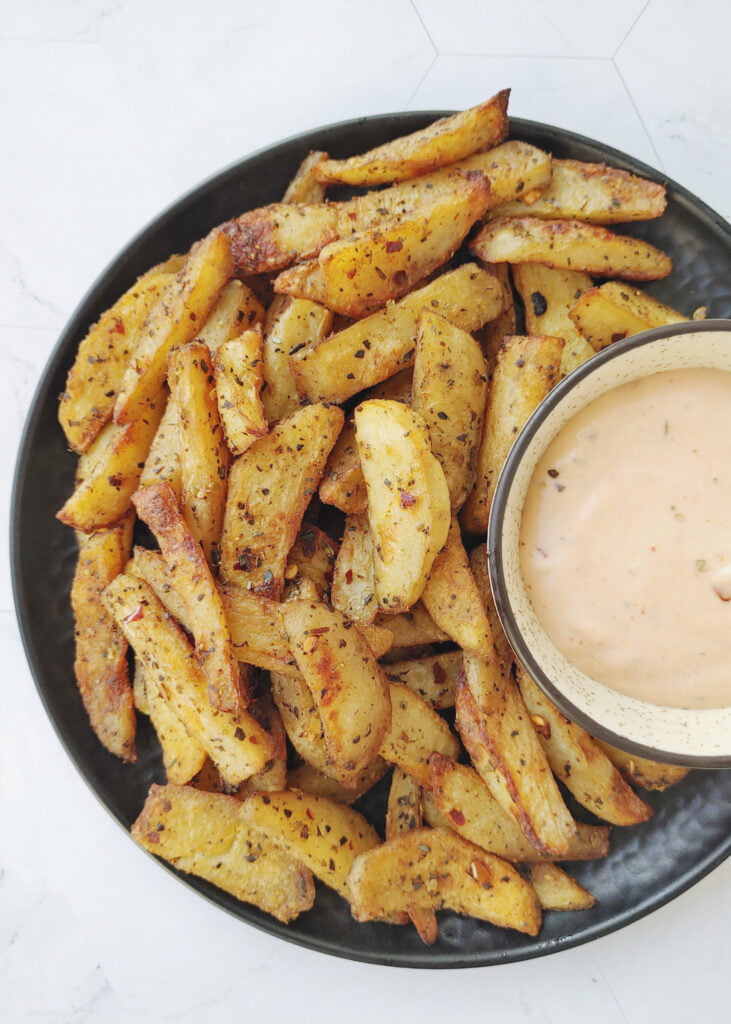 baked potato wedges served in a plate with mayo dip