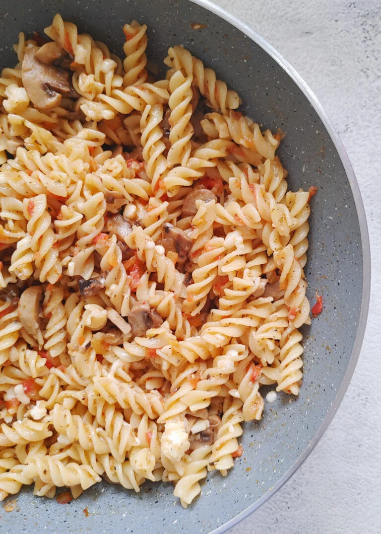 Mushroom Arrabbiata Pasta In a Frying Pan - Photo 2