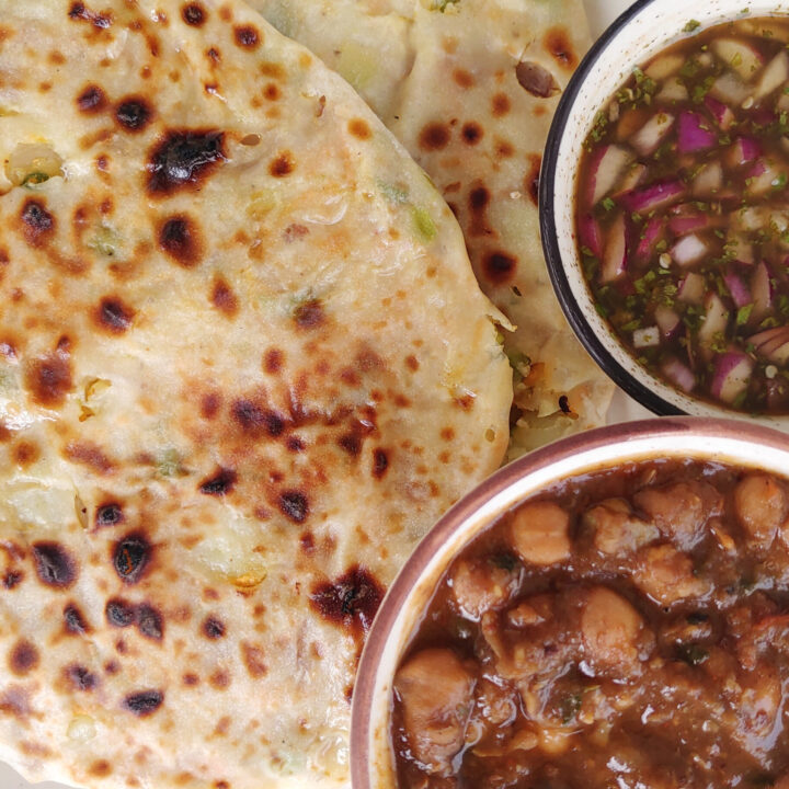 featured image of amritsari mixed veg stuffed kulcha with chole and chutney served in a plate