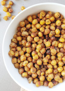 featured image of crunchy masala roasted chickpeas served in a bowl