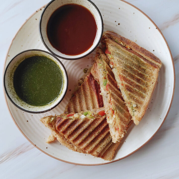 featured image of potato veg grilled sandwich served in a plate along with sweet tamarind and mint coriander chutneys