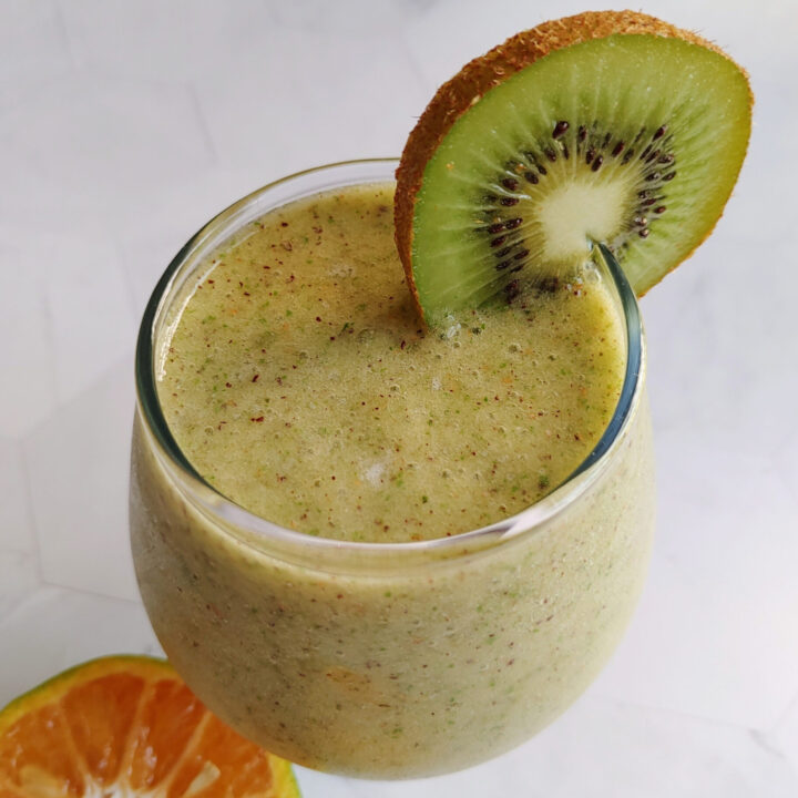 featured image of kiwi orange juice served in a glass