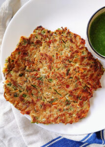 mix veg oats chilla served in a plate