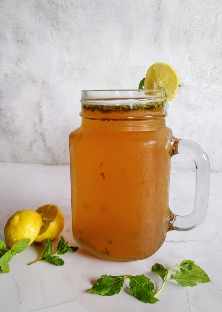 mint lemon iced tea in a glass 