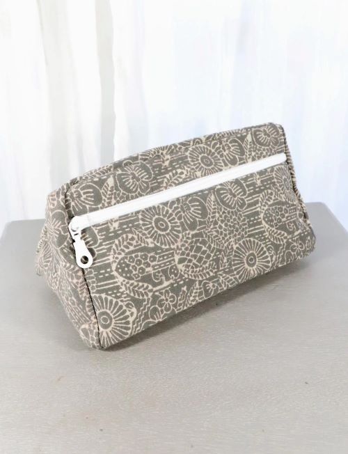 grey toiletry bag_passion lilie